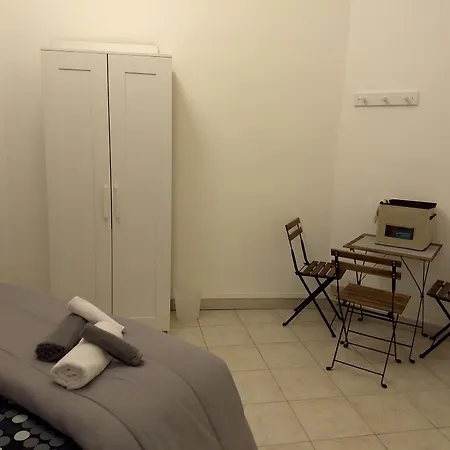 Amoraroma, Economy With Shared Bathrooms Roma