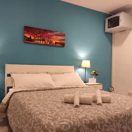 Amoraroma, Economy With Shared Bathrooms