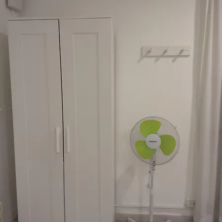 Amoraroma, Economy With Shared Bathrooms Pensión Roma