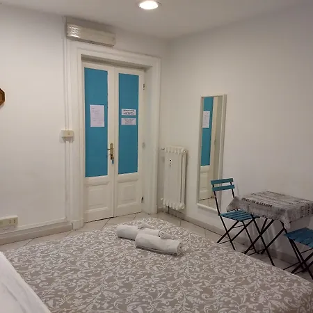 Amoraroma, Economy With Shared Bathrooms 3*
