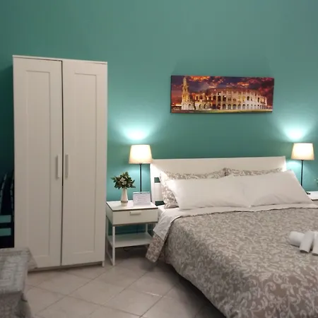 Amoraroma, Economy With Shared Bathrooms