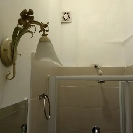 Amoraroma, Economy With Shared Bathrooms Pensión