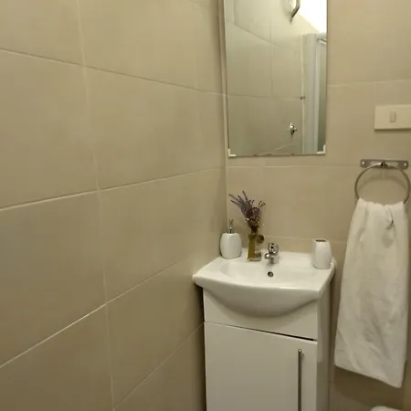 Amoraroma, Economy With Shared Bathrooms 3*