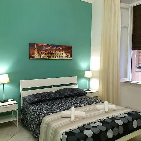Amoraroma, Economy With Shared Bathrooms 3* روما