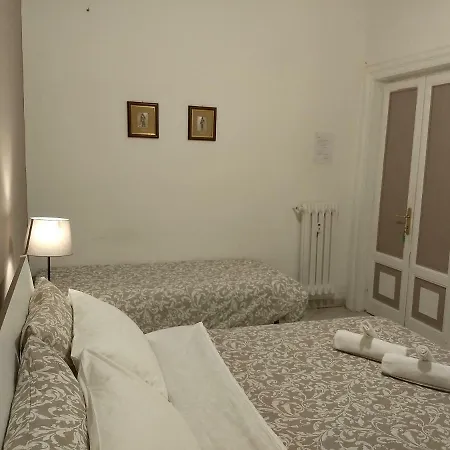 بيت ضيافة Amoraroma, Economy With Shared Bathrooms روما