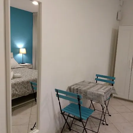 Amoraroma, Economy With Shared Bathrooms بيت ضيافة 3*